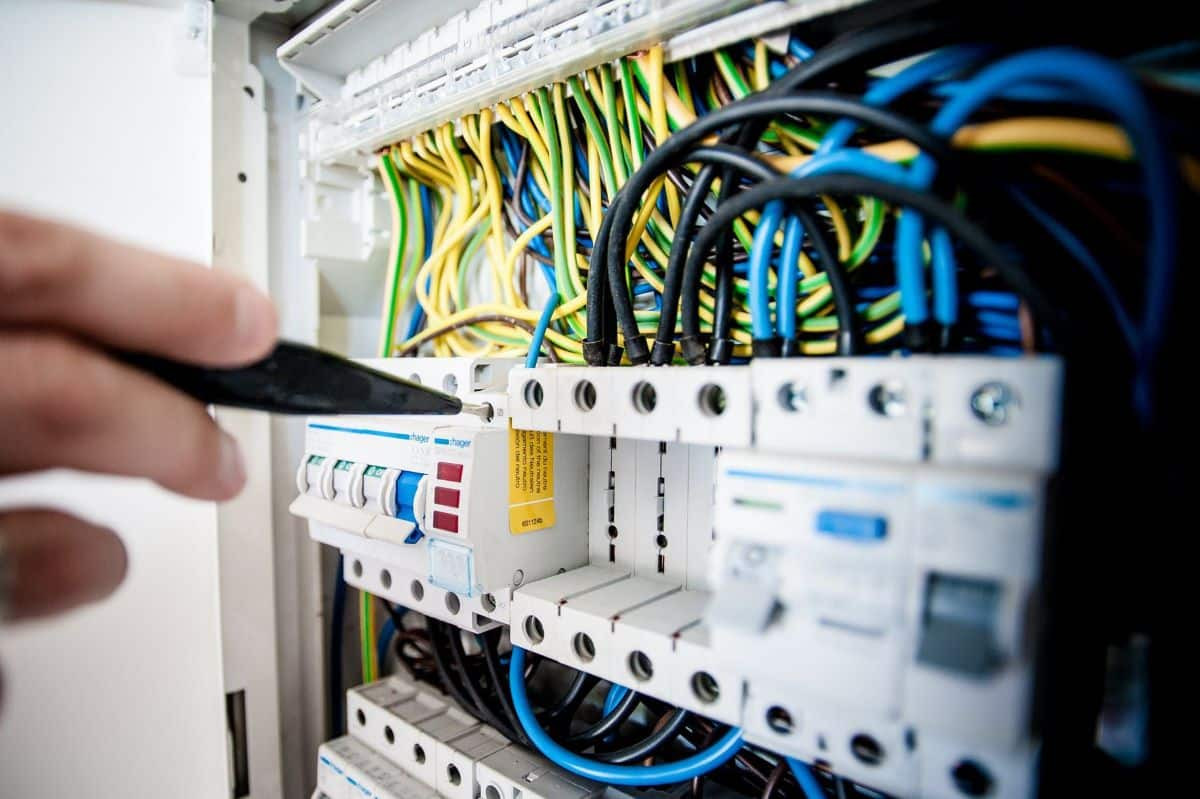 Thiết bị và vật tư điện